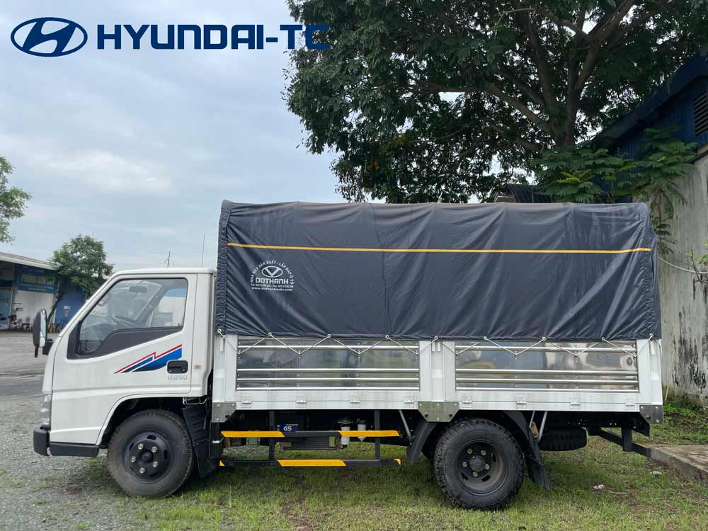 Giá xe tải 2.5 tấn IZ250 thùng mui bạt Đô Thành